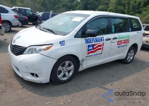 2017 Toyota Sienna L 7 Passenger z USA, uszkodzony, nr VIN 5TDZZ3DC0HS790119